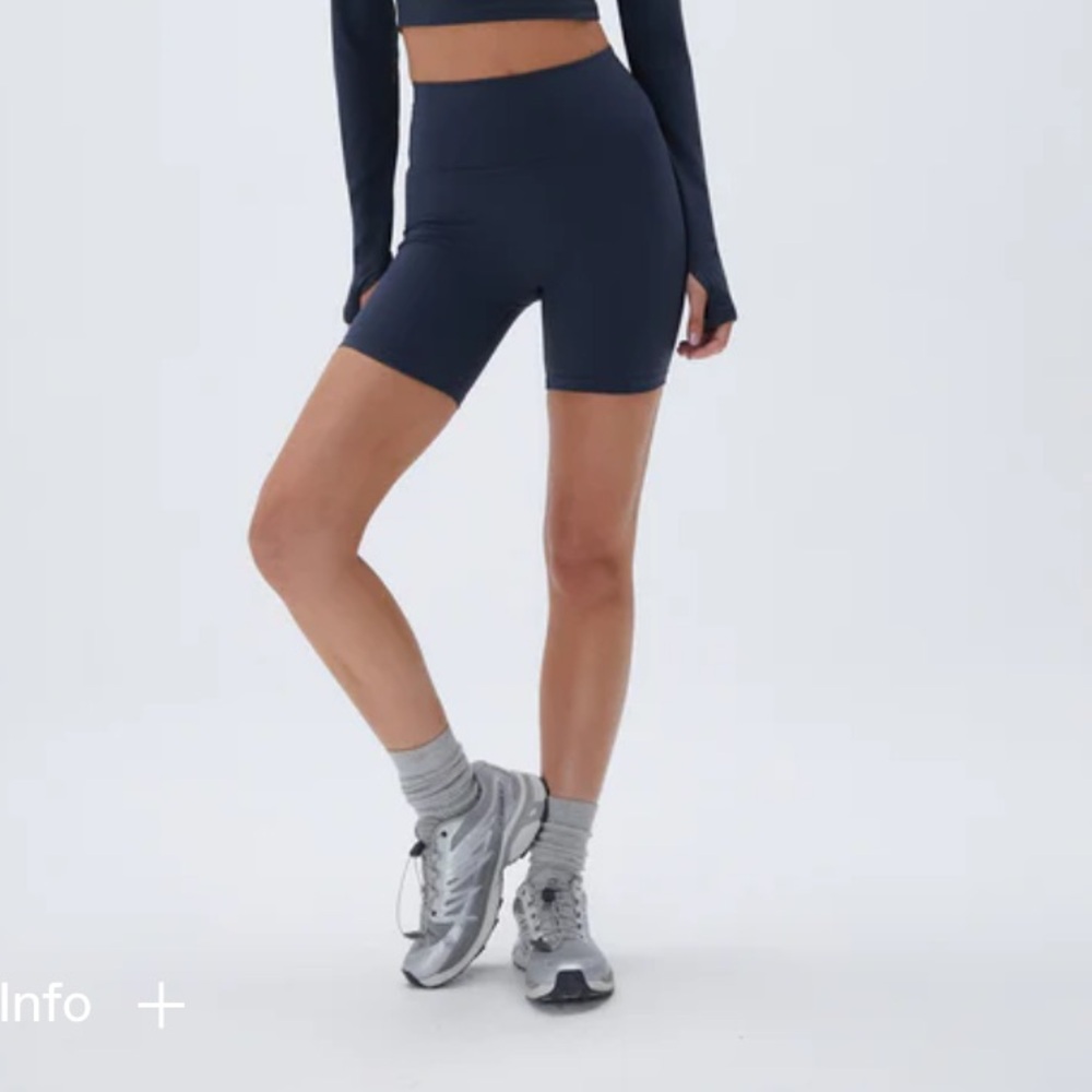 Adanola set in midnight blue
